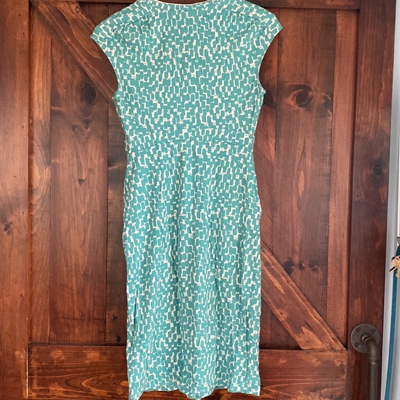 Boden dress in green and white print, size 4 Long - Picture 5 of 5